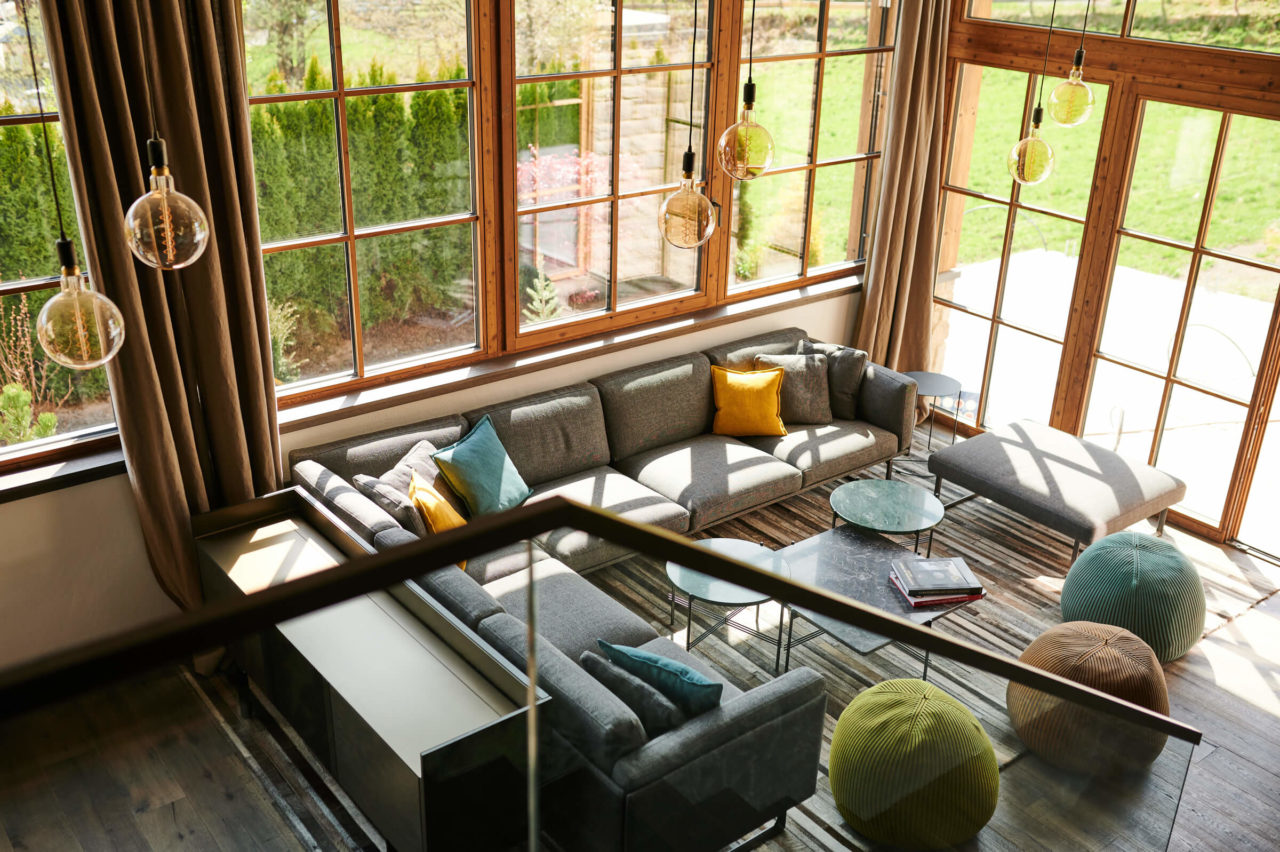 exklusive ausstattung designer sofa Wohnraum im chalet evi ferienhaus für familien und gruppen