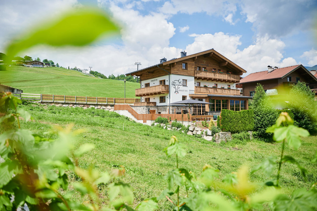 Sommerurlaub in den Bergen Alpen Chlaet Evi Kaprun Außenansicht