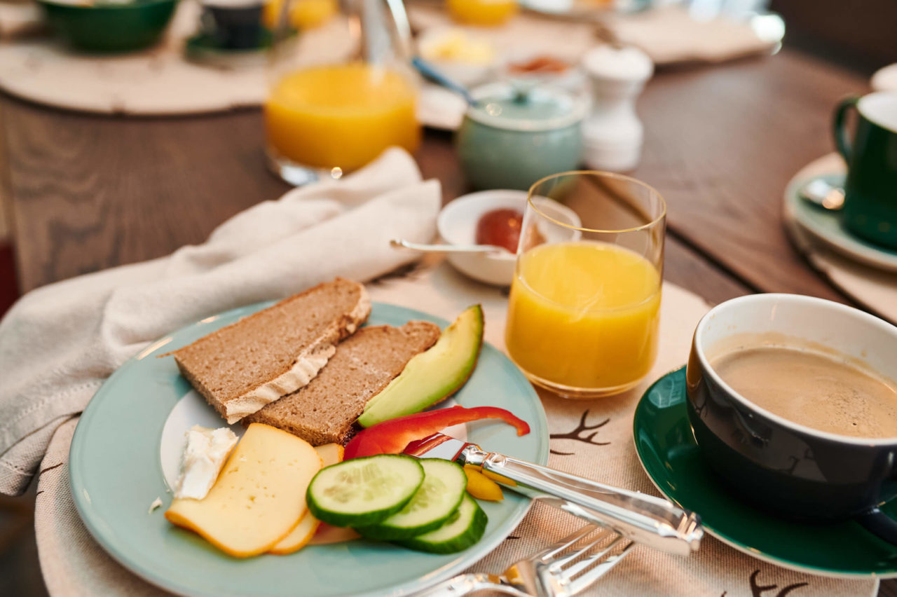 Breakfast service included at holiday home Chalet Eci
