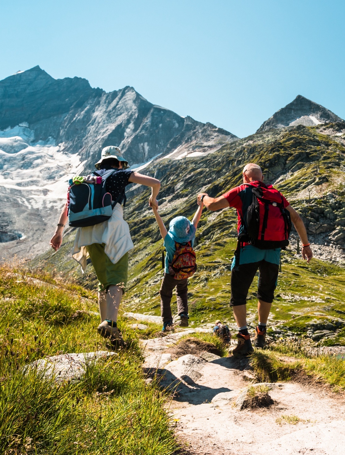 familie mit kind wanderurlaub österreich wandern in den alpen