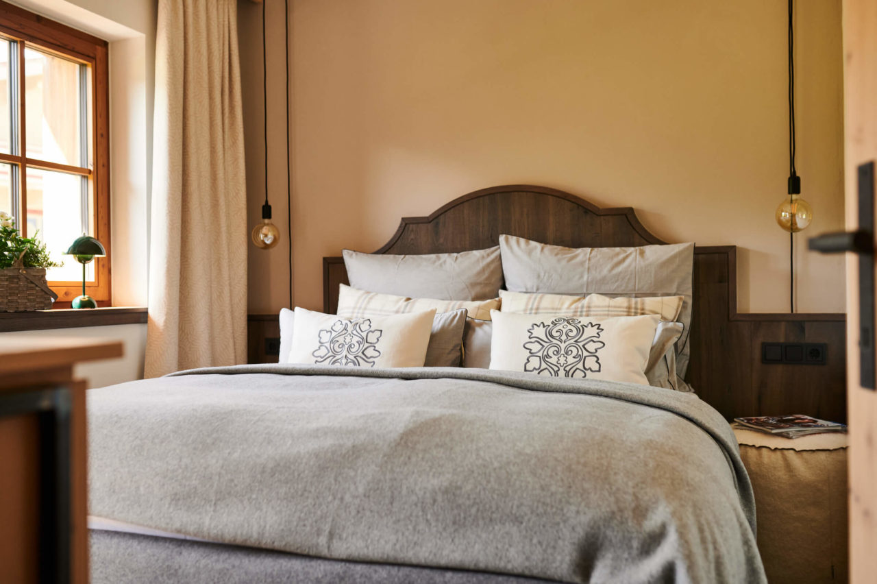 bedroom in large group holiday home Chalet Evi in Kaprun